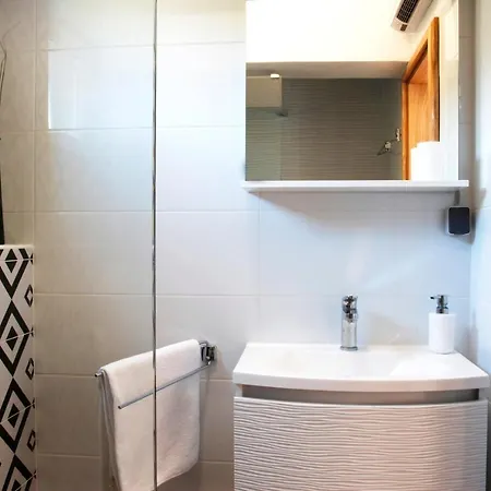 Apartamento With Parking Space Pirovac, Sibenik - 20015 Pirovac